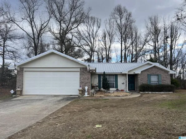 711 Meadows St, Alexander City, AL 35010
