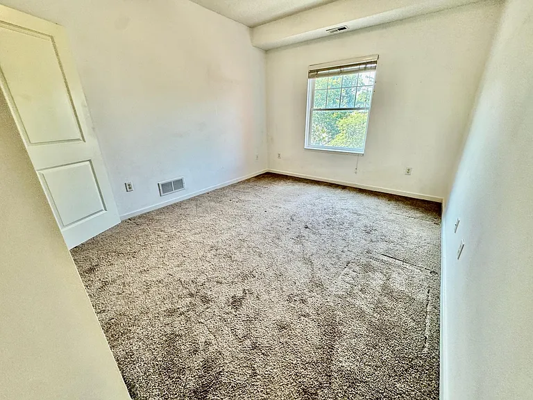 619 8th St SE #309 — Photo 7