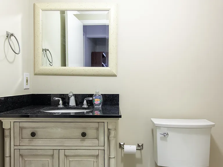 6034 Chesterbrook Rd #B — Photo 16