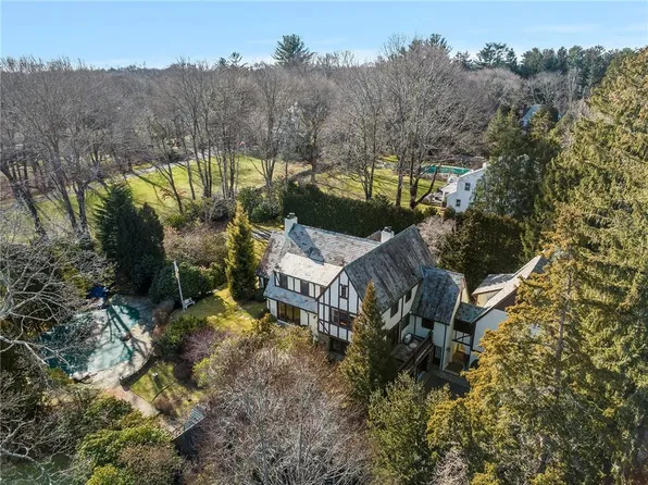 192 Cedar St, Warwick, RI 02818