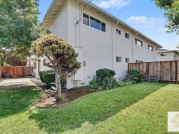 3rd image of 1475 Ontario Ln Unit 1-A