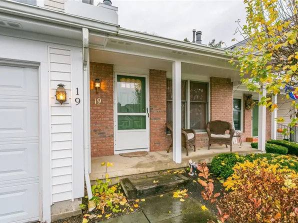 19 Overview Cir, Rochester, NY 14623