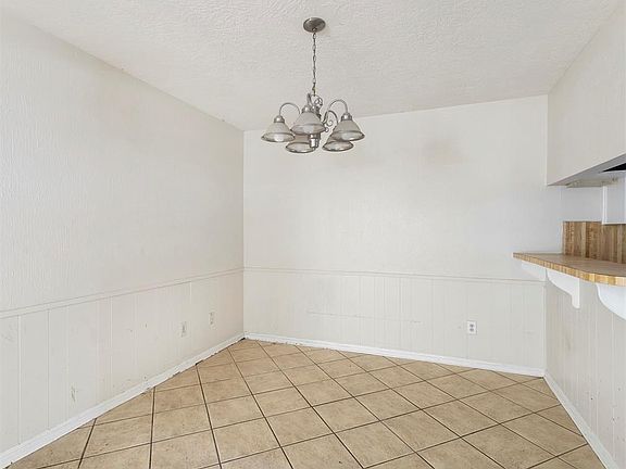 4th image of 2718 Tinechester Dr