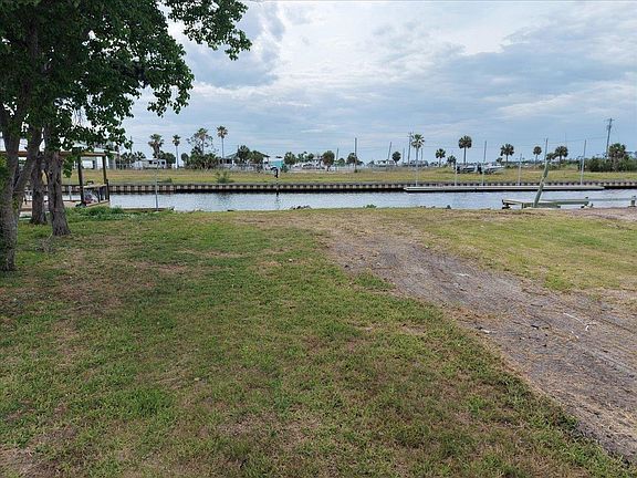 3rd image of 20783 Marina Rd
