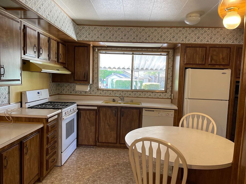 1st image of 4208 Lakewood St #124