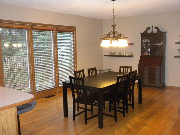 4th image of 904 S Wadsworth Ct