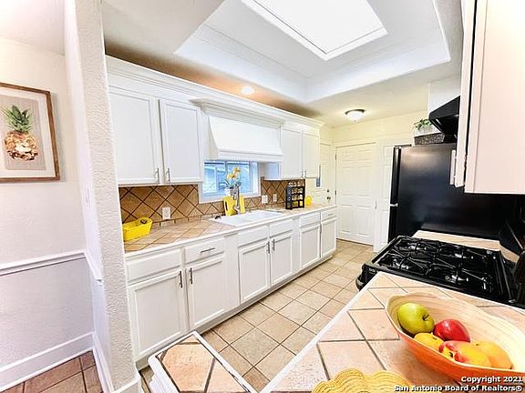 5th image of 5434 Justo St