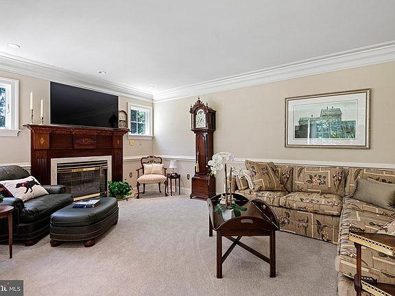 4th image of 15 Naudain Ct