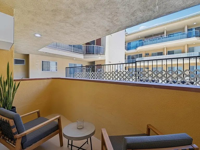El Dorado - 1342 N. Fuller Avenue — Photo 9