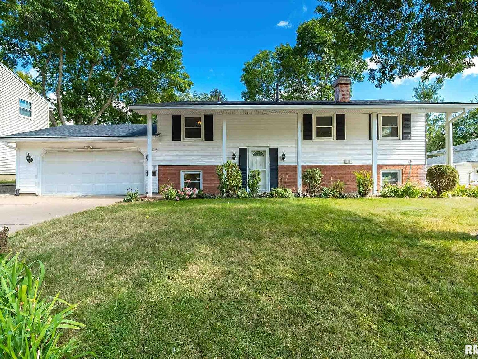 3317 Forest Rd, Davenport, IA 52807 Zillow