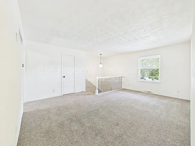 2835 S Tepee Ave — Photo 1