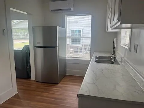 1 bed, 1.0 bath, 1176 sqft, $750 — Photo 2