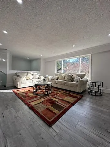 3 bed, 2.0 bath, $2,500 — Photo 3