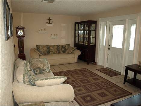 4th image of 105 Oak Ave