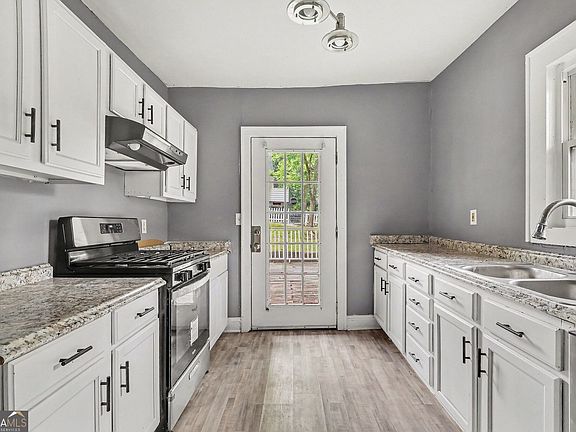 4th image of 3181 Church St