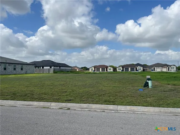 110 Carmine Ave, Port Lavaca, TX 77979