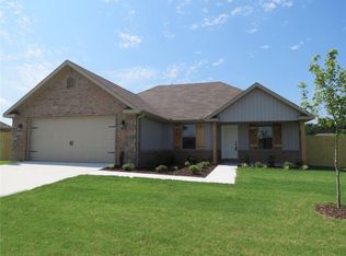 861 Madison Dr, Prairie Grove, AR 72753