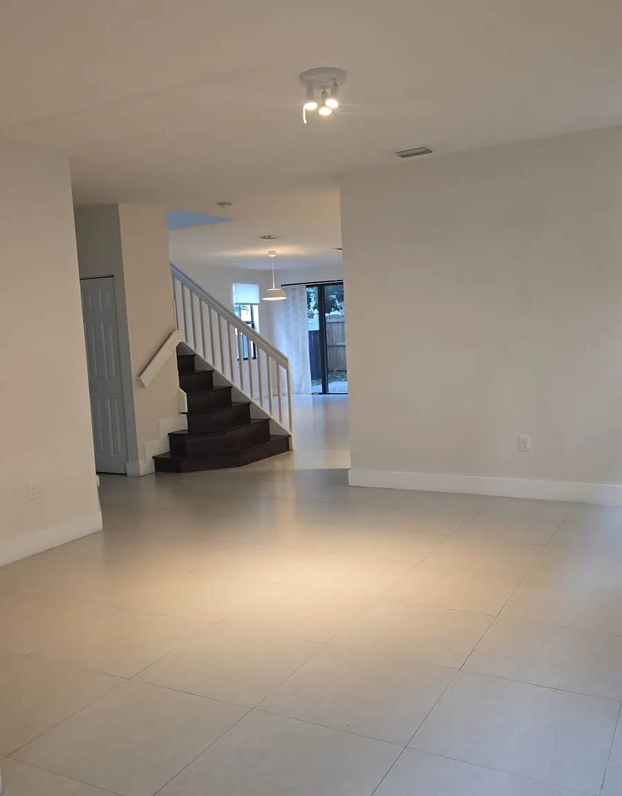 5 bed, 1500 sqft, $6,500 — Photo 2