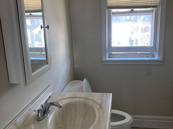 3rd image of 713 Green St