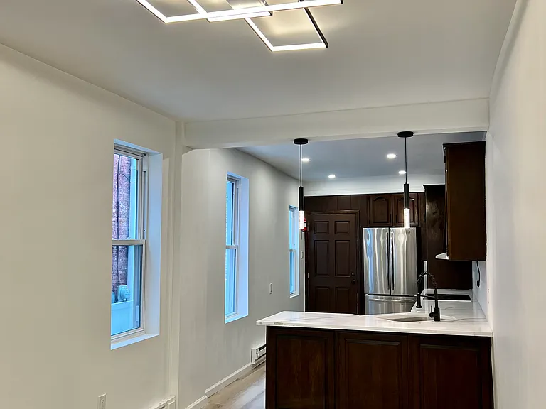 525 Perry St — Photo 7