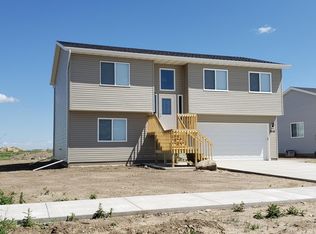 3218 15th St Nw, Minot, ND 58703