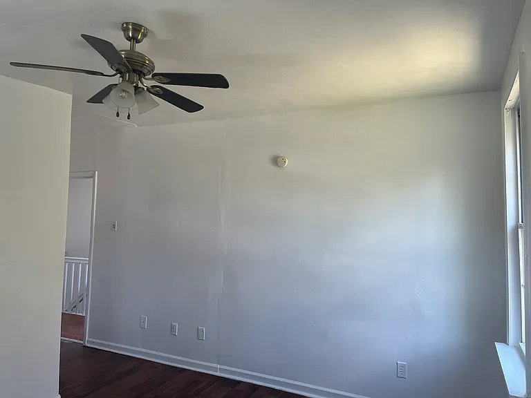 2401 Oak St — Photo 10