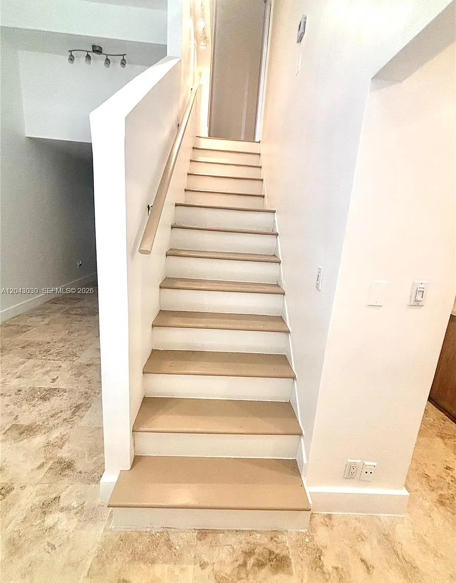 Coconut Grove Apt Condo — Photo 4