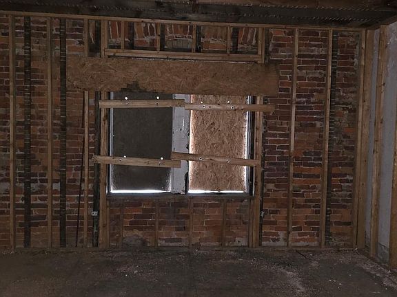 5th image of 127 N Farson St