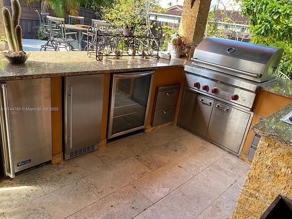 3rd image of 21424 NE 19th Ct
