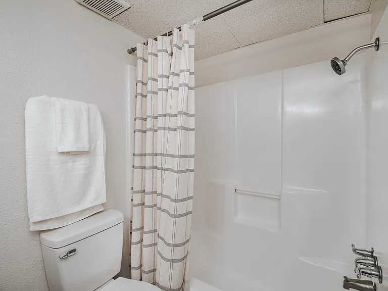 305 E Brazos St #2 — Photo 6