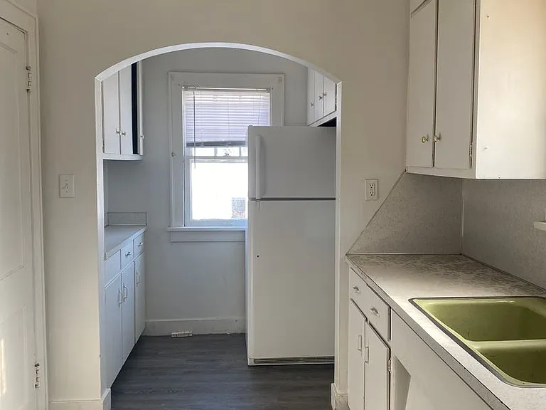 285 Hammond Ave — Photo 4