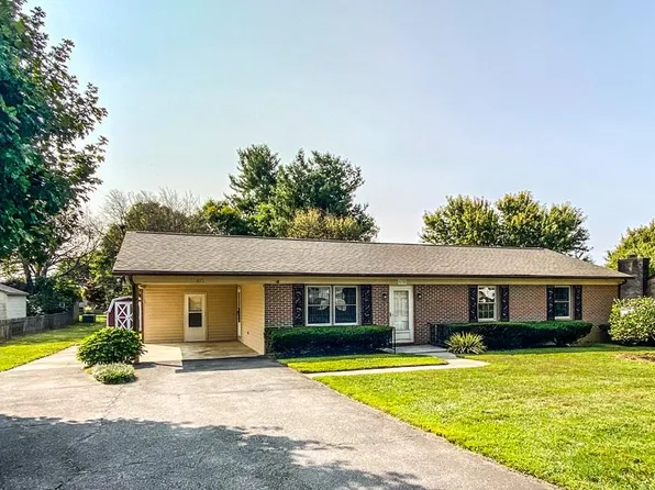 615 Rolling Hills Dr, Wytheville, VA 24382