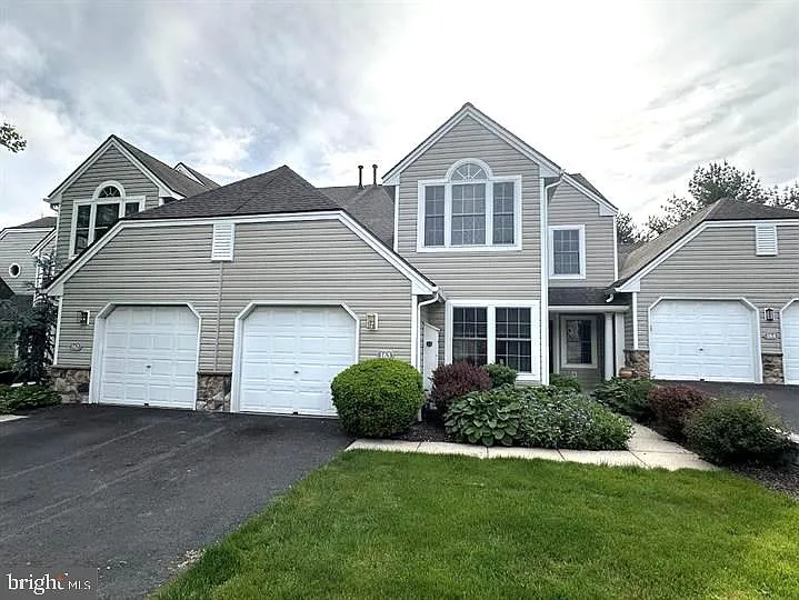 163 Hawthorne Ct