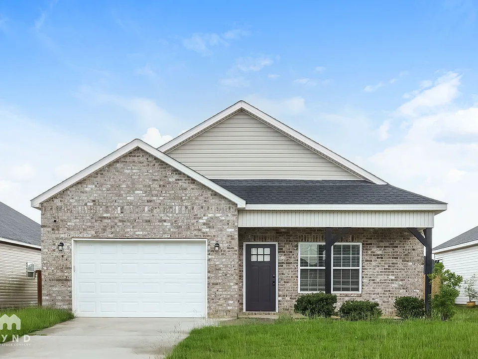 219 Beau Claire Cir