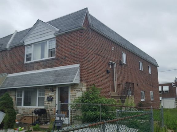 2nd image of 2200 Hoffnagle St