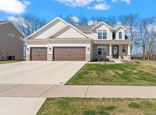 1213 Briarwood Ln, Mahomet, IL