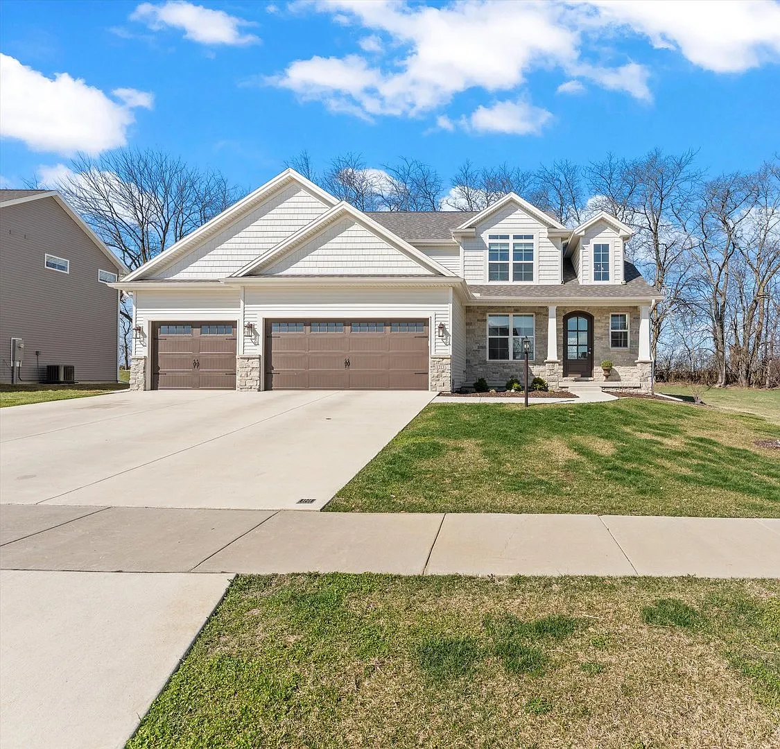 1213 Briarwood Ln photo 1