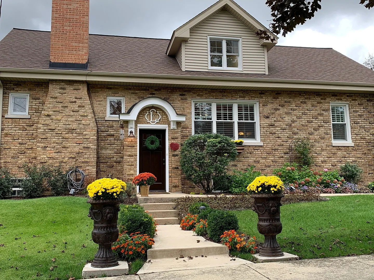 399 Anthony St photo 1