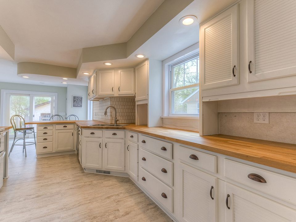 2nd image of 5339 Hiawatha Ln