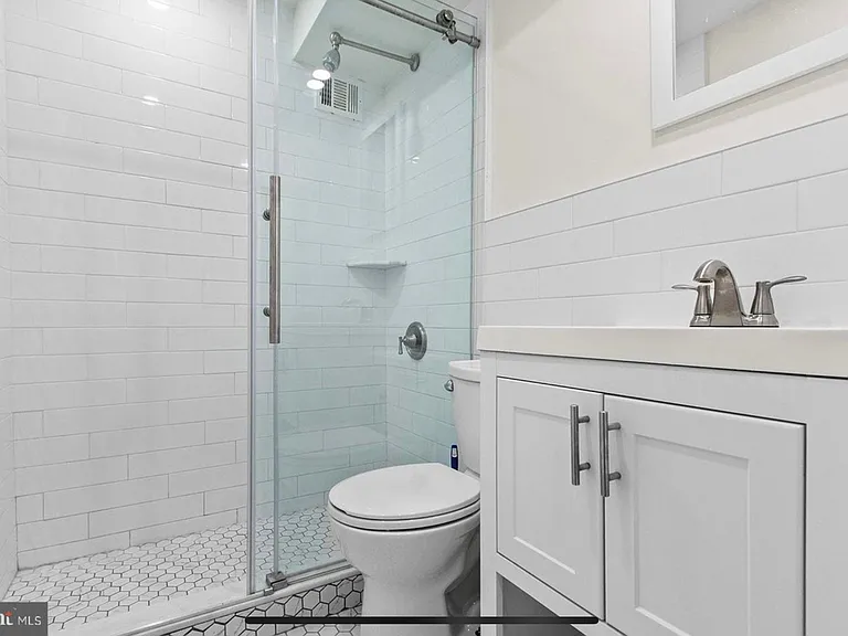 2101 Chestnut St #416 — Photo 10