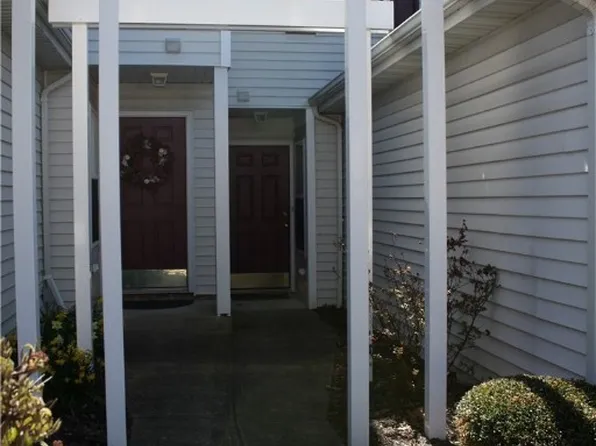 15503 Oakshire Ct, Cleveland, OH 44130