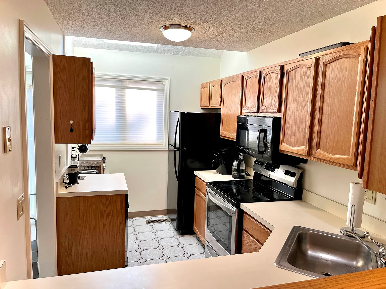 3 bed, 2.5 bath, 1439 sqft, $1,400 — Photo 2