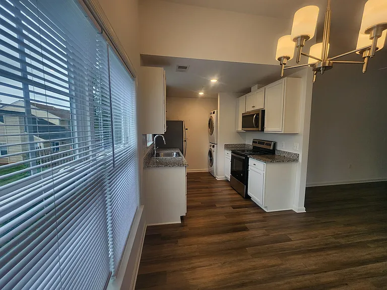Southridge Apartments — Photo 14
