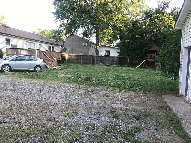 Poplar St — Photo 8