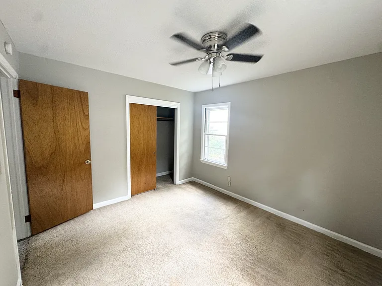 221 Shirley Dr — Photo 10