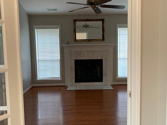 Living room as viewed from sub room (French Door)