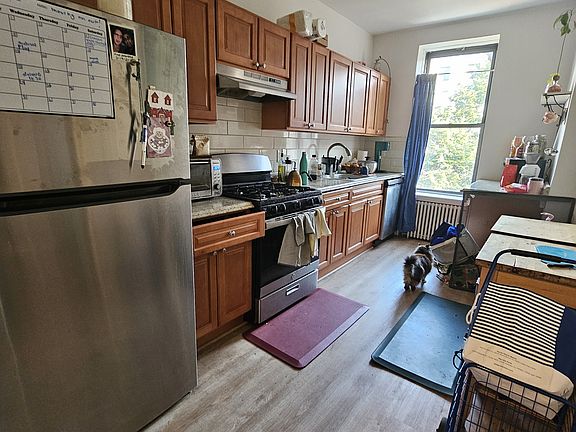 3rd image of 447 Henry St APT 3