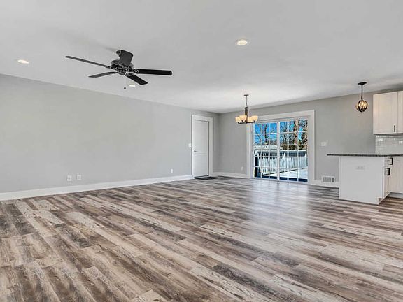 5th image of 1050 Crystal Dr
