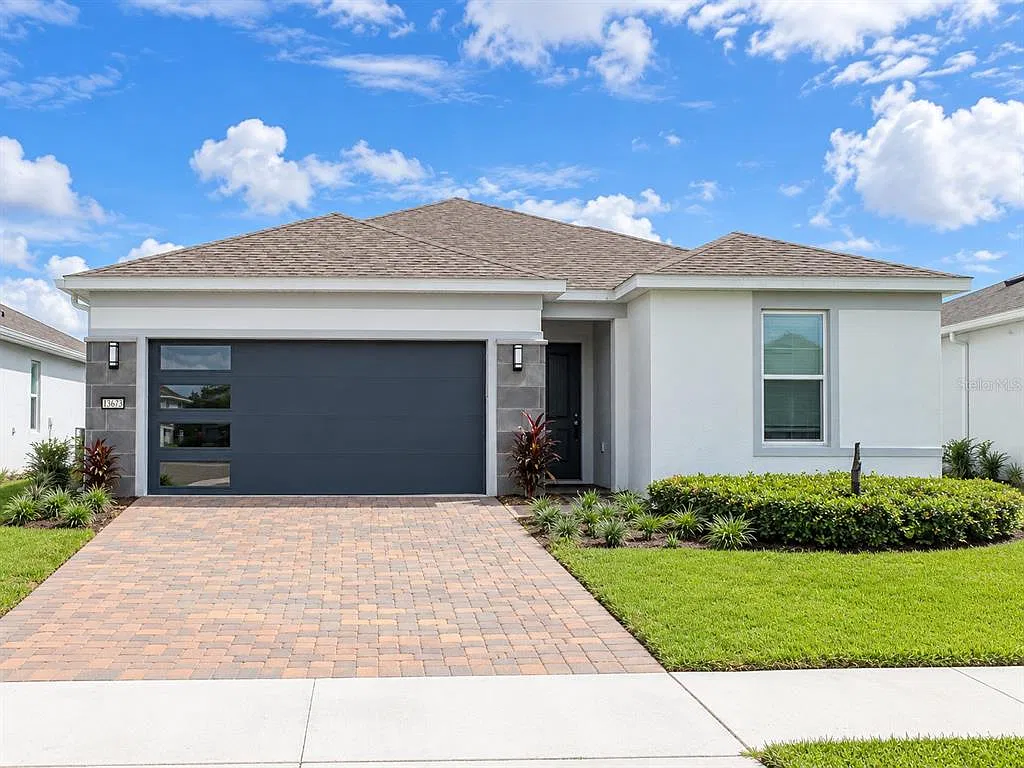 3 bed, 2.0 bath, 1960 sqft, $3,995 — Photo 1