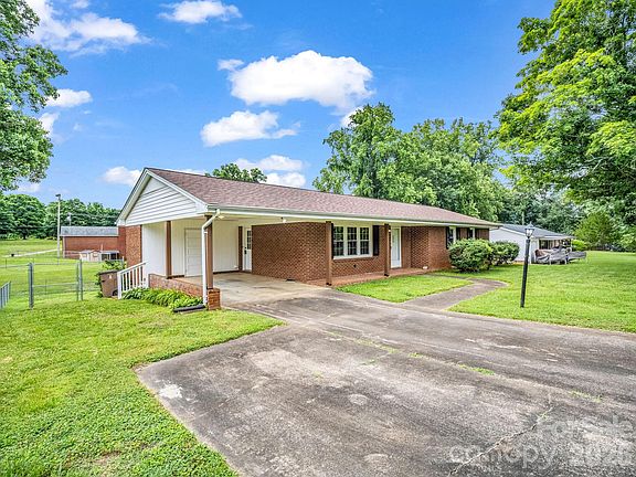 5th image of 2917 Poplar Cir